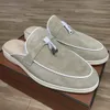 Luxus-Loros-Schuhe Luxus-Designer-Pantoletten Top-Qualität Babouche-Charms Walk-Hausschuhe Sepatu Wanita Desainer Beige Loafers Walk Wildleder-Apricot-Leder-Casual-Slip