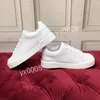 2023 TOP Mens Sneaker Casual Shoes Treinadores Vestido Sapatos Homem Couro Respirável Para Mudar Esportes Esportivos ao ar livre