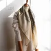 Schals Hochwertiger natürlicher Seidensatin-Schal für Damen, schwarz, weiß, gestreift, bedruckt, Schals, große quadratische Bandana-Verpackung, Geschenk für Damen 231127