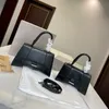 Designer Bagbags Designer Bag Black Crocodile-Embossed Cow Leather Liten Crossbody Bag Half Moon Hobos Handväska B-formad Buckle Handbag