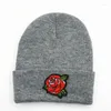 Bérets Rose Fleur Broderie Épaissir Chapeau Tricoté Hiver Chaud Skullies Cap Bonnet Pour Enfant Hommes Femmes 188
