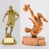 Dekorativa föremål Figurer Harts Fotbollsspelare Trophy Staty Soccer Home Office Desk Decoration Fan Gift Souvenir Gold Silver Bronze 231127