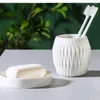 Set di accessori per il bagno Bagno nordico Dispenser di sapone per piatti per collutorio in ceramica verde scuro a forma di diamante in rilievo