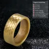 Trauringe 8 mm gehämmerter Wolfram-Band für Herren, innerer Ring aus massivem Wengeholz, vergoldet, Herren-Jubiläumsverlobung