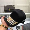 Berretto di lusso comune cappello da uomo firmato tinta unita lettera b modello delicato gorras comodo cappello da baseball regolabile a righe accessori moda PJ048 C23