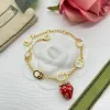 Bracelets de conception de luxe marque lettre Bracelet chaîne femmes célèbres 18K or cristal strass perle Bracelet lien chaîne Couple cadeaux bijoux accessoires GB-055