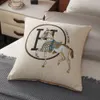 Cuscino Cuscino decorativo Fodera per cuscino in ciniglia 45 45 cm Custodia jacquard ricamata a cavallo Federa per lettera decorativa per la casa Divano da ufficio 231128