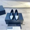 Designerskie buty swobodne buty płaskie buty formalne buty cielęckie klasyczne wszechstronne czarno -białe mokasyny blokowe dla kobiet luksusowe marki designerskie