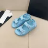 Toppkvalitetsdesigner Sandal tjock plattform Kvinnor Sandale C botten Summer Flat Shoes Casual Beach Sandale äkta lädermärke med ruta 10A