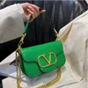 Bolsos de diseñador La mano mejora la calidad, las tendencias europeas y americanas Bolso bandolera simple Bolso de mujer Bolso de hombro único Cadena debajo del brazo