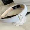 Diseñador de lujo Diademas Mujeres Color Sólido Marca Carta Francés PU Cuero Diamante Hairband Moda Mujer Otoño Deporte Aro de pelo Vintage Accesorios para la cabeza Regalo