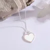 Boutique de bijoux, collier, cadeau de saint valentin, pendentif d'amour en forme de cœur, signe goutte de colle, ornement en émail