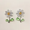 Stud -oorbellen 2023 Women Daisy met groene bladgele bloem chique ooraccessoires voor feest luxe cz trendy sieraden