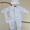 Diseñador de bebés nuevo comercio exterior bebé onesie algodón puro moda clásica traje de rastreo de manga larga Ha hat babero conjunto de tres piezas g06