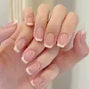 Unhas postiças vêm em uma linda cor nude e são perfeitas para qualquer ocasião.