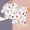 Rompers afdrukken met lange mouwen topstrousers baby's pure katoenen pyjama's pakken lente huiskleding infantil jongens schattig dun een dunne 2 -delige pak 230427