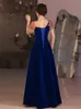 Marineblaue Kleider für die Brautmutter. Wunderschöne goldene Spitzenapplikationen mit Kristallquasten, sexy Halsausschnitt, Partykleider in Übergröße, luxuriöses langes Abendkleid aus Samt, neues Brautkleid