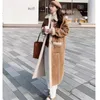 Kvinnors päls faux 2023 Autumn and Winter Polo Collar Long Sleeve Horn Button Fake Lamb Haam Fashion Loose Elegant Mixed Coat 231128