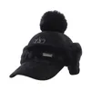 Chapeaux d'extérieur Chapeau de golf Femmes Hiver Chaud Mode Canard Langue Détachable En Peluche Balle Oreille Protecteur Polyvalent Sports 231128