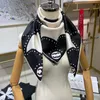 Femmes Designer foulard en soie marque de mode Polka Dot Wrap géométrique Foulard carré Anneau en sergé de soie Foulards châle cadeau d'anniversaire Facile à assortir taille 90 * 90CM