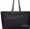 Sac fourre-tout en cuir de veau granuleux Shopping sous les aisselles Sacs à bandoulière pour femmes Sac de plage de luxe Sac à main de grande capacité Fermeture magnétique Poche plate à fermeture éclair