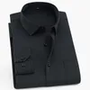 Camicie da uomo camicie nere classiche nere classiche cagliette in abiti solidi/a strisce formali business standard con comoda camicia casual a maniche lunghe P230427