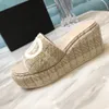 Sandalias de diseñador Sandalias de cuña Zapatillas de mujer Chanclas de lujo Plana de fondo grueso Bordado Sandalias de plataforma cómodas Zapatos casuales de verano