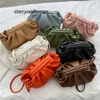 Женская сумка Botteg Venet Pouch Простая и модная женская сумка подмышки на одно плечо 2023 Корейская версия Большая вместительная плиссированная тканая сумка ярких цветов