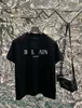 남자 티셔츠 남성 디자이너 플러스 티 가슴 배지 여자 Tshirts 짧은 슬리브 프루어면 승무 목 셔츠 커플 크기 S-4XL 새 옷 t230505