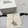 Designer Viviane Westwood New Viviane Ouyang Nanas Samma västra kejsarinnan Dowager Saturn Pearl Necklace Womens Classic Saturn Diamond Collar Chain Origi