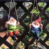 Decorações de jardim criativo bonito balanço gnome decoração estátua resina anões pendurar na árvore pingente decorativo interior ao ar livre ornamento 231127