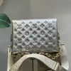 爆発女性バッグM21769 Coussin PM Silver Color Puffy Lambskin Handbagエンボスパターンゴールドハードウェア分厚チェーン枕カバー