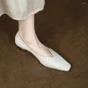 Sapatos de vestido elegante mulheres coreanas saltos médios apontou toe bombas moda designer raso 2023 senhoras calçados de escritório gatinho