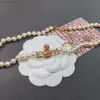 Designer Viviene Westwoods New Viviennewestwood New Western Empress Dowager Pins Saturn Lackered Pearl Necklace Personlig klassisk pappersklipp Planet Pearl C