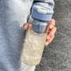 Vattenflaskor 650 ml Creative Water Bottle Summer Outdoor Portable Water Bottle BPA GRATIS DRICKNA BAKKA ÅTER ANVÄNDNING PLAX WATER CUP 230428