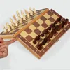 Jeux d'échecs Jeu d'échecs pliant en bois magnétique Plateau de jeu feutré 24 cm * 24 cm Rangement intérieur Adulte Enfants Cadeau Jeu de famille Échiquier 231127