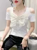 T-shirt da donna T-shirt sexy con scollo a V con spalle scoperte Abito estivo Design Sense Bow Top Slim Show Mezza manica Piccola camicia