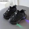 Buty dzieci LED LED Buty jesień chłopców projektant Sneakers Dziewczyny Moda oddychający sport