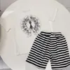 vestiti per bambini per bambini firmati T-shirt per bambini set per bambini vestire estate ragazzi ragazze set corti marchio di lusso Classico design a strisce fasion in bianco e nero