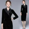 Abiti casual 2023 Moda elegante Slim-fit Vita in velluto da donna Lunghezza media sopra il ginocchio Abito cappotto in un solo passo da indossare