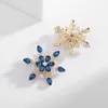 Zircon Snowflake Brooch Small Design Sense Suit Coat Coat Accessories Corsage 2022 New Clothes