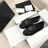 Mocassini 2023 moda autunno Leather Ringer all-match scarpe piccole in pelle fibbia in metallo a piede singolo da donna di alta qualità scarpa singola nera