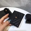 Mens Designer Card Holder For Women Black Wallet Clutch Luxury Leather Purses Fashion Passport Holders äkta läderväska Designers Coin Walls 2304281D