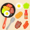 Cozinhas Jogue comida 8pcs Toys de cozinha Simulação Conjunto de utensílios de cozinha pretendem bife de bife de pão de pão omelete de cães infantis brinquedos 230427