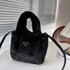 Pa Fur Designer Tote Bag Women Triangle Purse Handbag Cute Fluffy Basket Bag Vintage Shopping Bags Totes Mens Crossbody Bucket Bags 231128