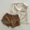 Barboteuses né bébé vêtements garçon décontracté style occidental rayé à manches courtes t-shirt costume fille été coton triangle shorts 230427