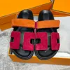 Pegar zapatillas para mujer Top Sandalias de diseñador de lujo Color de moda Chanclas de gamuza Zapatos de playa cómodos al aire libre Pisos de cuero naranja Nuevos zapatos casuales transpirables