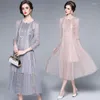 Robes décontractées JSXDHK Haute Qualité Élégant Printemps Gris Tulle Longue 2023 Luxe Femmes Broderie Maille Perles O Cou Vacances Maxi Robe