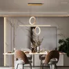 シャンデリアモダンな照明シャンデリアはキッチンリビングルームのための屋内装飾を導きましたシンプルなアイアンアートペンダントライトフィクスチャー