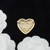 Marka projektanta Brawocz litera miedziana 18k złota platowana kryształ kryształowy biżuteria mosiężna broszka broszka broch pin Pearl Pin Pear Party Gift Accesorie